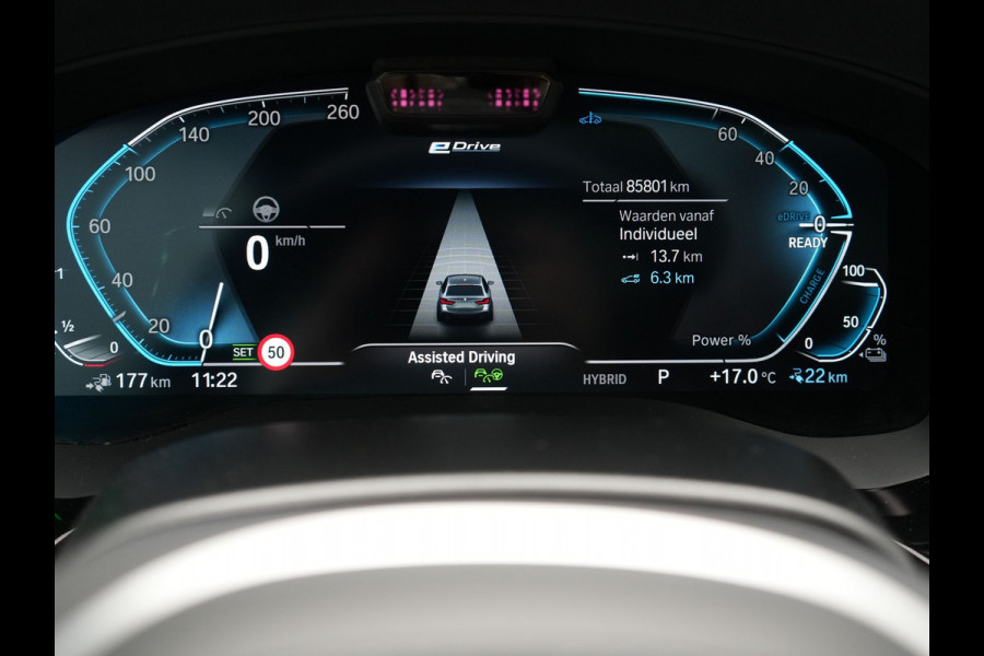 BMW 5 Serie Touring 530e M Sport PHEV 293pk Dealer O.H. | Trekhaak Af Fabriek | Panodak | Head Up | Adaptive Cruise | Camera | Lederen Sportstoelen Memory & Verwarmd | Sfeerverlichting | Blis | Stuur Verwarmd | Apple Carplay | Navigatie | DAB | Plug In Hybrid |