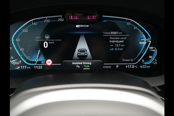 BMW 5 Serie Touring 530e M Sport PHEV 293pk Dealer O.H. | Trekhaak Af Fabriek | Panodak | Head Up | Adaptive Cruise | Camera | Lederen Sportstoelen Memory & Verwarmd | Sfeerverlichting | Blis | Stuur Verwarmd | Apple Carplay | Navigatie | DAB | Plug In Hybrid |