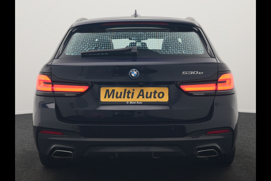 BMW 5 Serie Touring 530e M Sport PHEV 293pk Dealer O.H. | Trekhaak Af Fabriek | Panodak | Head Up | Adaptive Cruise | Camera | Lederen Sportstoelen Memory & Verwarmd | Sfeerverlichting | Blis | Stuur Verwarmd | Apple Carplay | Navigatie | DAB | Plug In Hybrid |