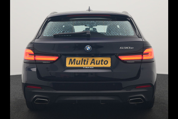 BMW 5 Serie Touring 530e M Sport PHEV 293pk Dealer O.H. | Trekhaak Af Fabriek | Panodak | Head Up | Adaptive Cruise | Camera | Lederen Sportstoelen Memory & Verwarmd | Sfeerverlichting | Blis | Stuur Verwarmd | Apple Carplay | Navigatie | DAB | Plug In Hybrid |
