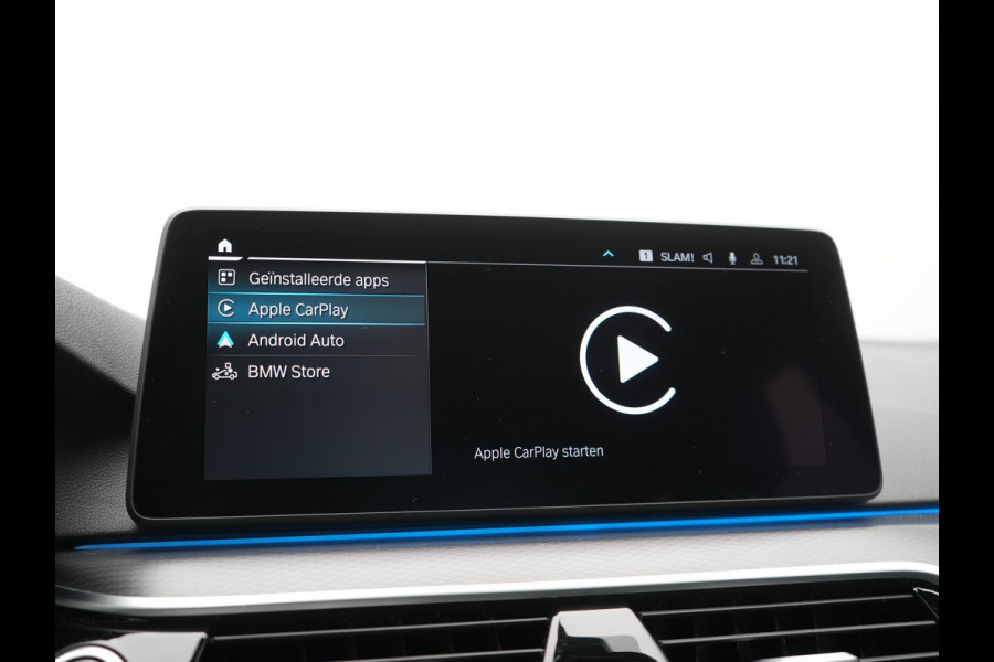 BMW 5 Serie Touring 530e M Sport PHEV 293pk Dealer O.H. | Trekhaak Af Fabriek | Panodak | Head Up | Adaptive Cruise | Camera | Lederen Sportstoelen Memory & Verwarmd | Sfeerverlichting | Blis | Stuur Verwarmd | Apple Carplay | Navigatie | DAB | Plug In Hybrid |