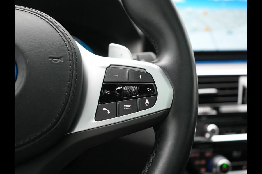 BMW 5 Serie Touring 530e M Sport PHEV 293pk Dealer O.H. | Trekhaak Af Fabriek | Panodak | Head Up | Adaptive Cruise | Camera | Lederen Sportstoelen Memory & Verwarmd | Sfeerverlichting | Blis | Stuur Verwarmd | Apple Carplay | Navigatie | DAB | Plug In Hybrid |