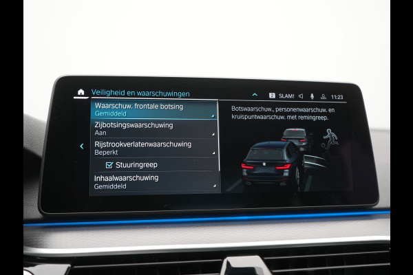 BMW 5 Serie Touring 530e M Sport PHEV 293pk Dealer O.H. | Trekhaak Af Fabriek | Panodak | Head Up | Adaptive Cruise | Camera | Lederen Sportstoelen Memory & Verwarmd | Sfeerverlichting | Blis | Stuur Verwarmd | Apple Carplay | Navigatie | DAB | Plug In Hybrid |