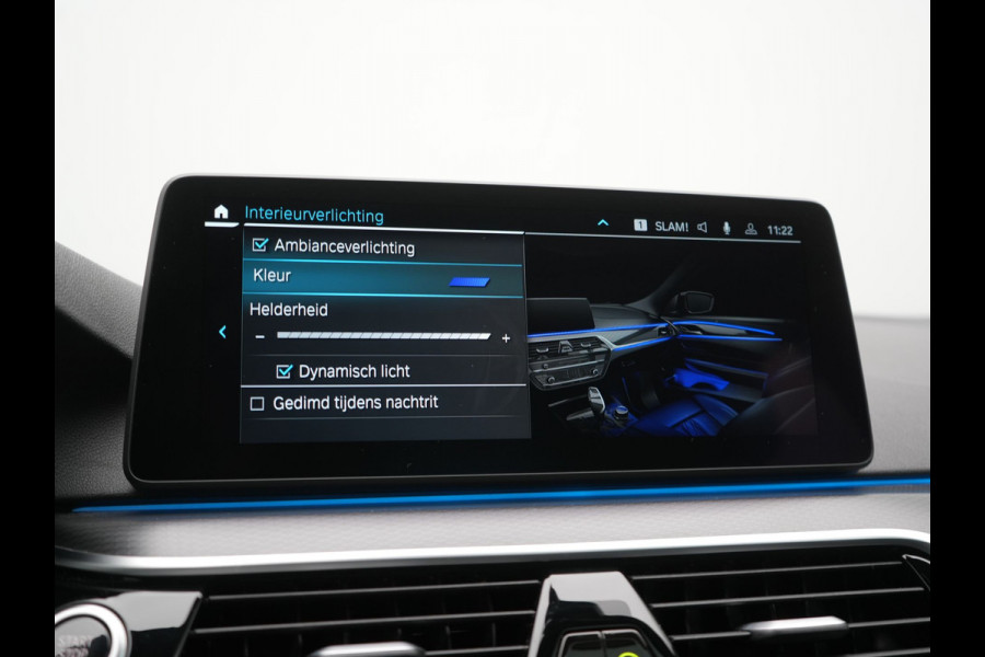 BMW 5 Serie Touring 530e M Sport PHEV 293pk Dealer O.H. | Trekhaak Af Fabriek | Panodak | Head Up | Adaptive Cruise | Camera | Lederen Sportstoelen Memory & Verwarmd | Sfeerverlichting | Blis | Stuur Verwarmd | Apple Carplay | Navigatie | DAB | Plug In Hybrid |