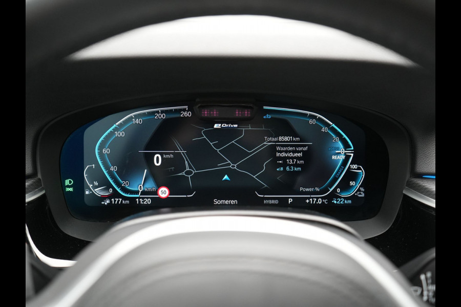 BMW 5 Serie Touring 530e M Sport PHEV 293pk Dealer O.H. | Trekhaak Af Fabriek | Panodak | Head Up | Adaptive Cruise | Camera | Lederen Sportstoelen Memory & Verwarmd | Sfeerverlichting | Blis | Stuur Verwarmd | Apple Carplay | Navigatie | DAB | Plug In Hybrid |