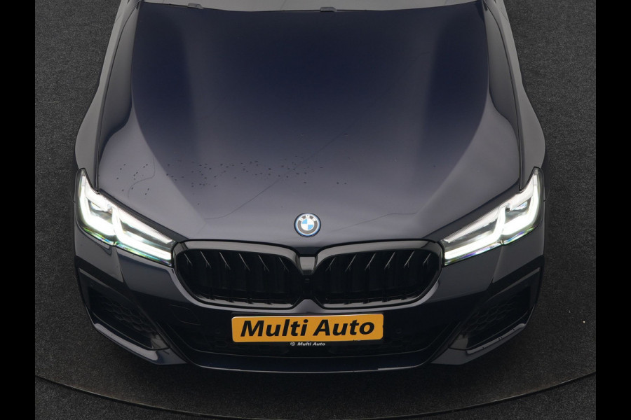 BMW 5 Serie Touring 530e M Sport PHEV 293pk Dealer O.H. | Trekhaak Af Fabriek | Panodak | Head Up | Adaptive Cruise | Camera | Lederen Sportstoelen Memory & Verwarmd | Sfeerverlichting | Blis | Stuur Verwarmd | Apple Carplay | Navigatie | DAB | Plug In Hybrid |