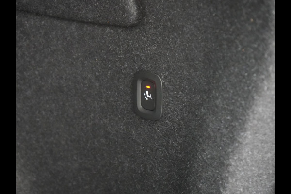 Volvo XC40 T5 Recharge Inscription PHEV 262pk Dealer O.H. | Trekhaak Af Fabriek | Panodak | Adaptive Cruise | 360 Camera | Harman / Kardon | Stoelen Memory & Verwarmd | Keyless | Blis | Apple Carplay | Naviatie