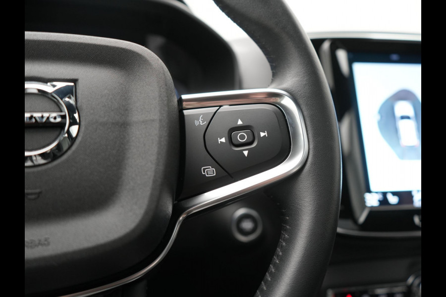 Volvo XC40 T5 Recharge Inscription PHEV 262pk Dealer O.H. | Trekhaak Af Fabriek | Panodak | Adaptive Cruise | 360 Camera | Harman / Kardon | Stoelen Memory & Verwarmd | Keyless | Blis | Apple Carplay | Naviatie