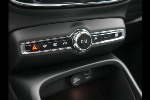 Volvo XC40 T5 Recharge Inscription PHEV 262pk Dealer O.H. | Trekhaak Af Fabriek | Panodak | Adaptive Cruise | 360 Camera | Harman / Kardon | Stoelen Memory & Verwarmd | Keyless | Blis | Apple Carplay | Naviatie