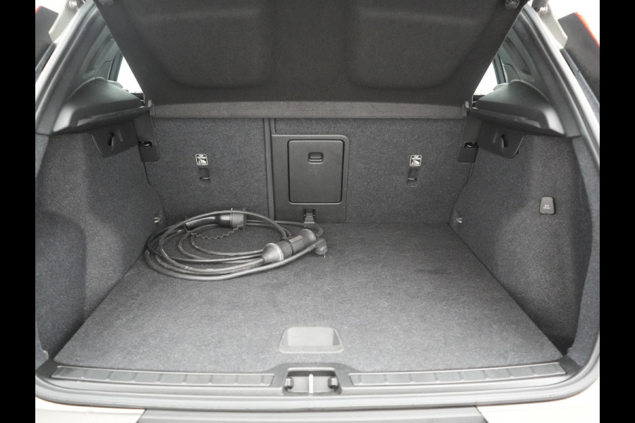 Volvo XC40 T5 Recharge Inscription PHEV 262pk Dealer O.H. | Trekhaak Af Fabriek | Panodak | Adaptive Cruise | 360 Camera | Harman / Kardon | Stoelen Memory & Verwarmd | Keyless | Blis | Apple Carplay | Naviatie