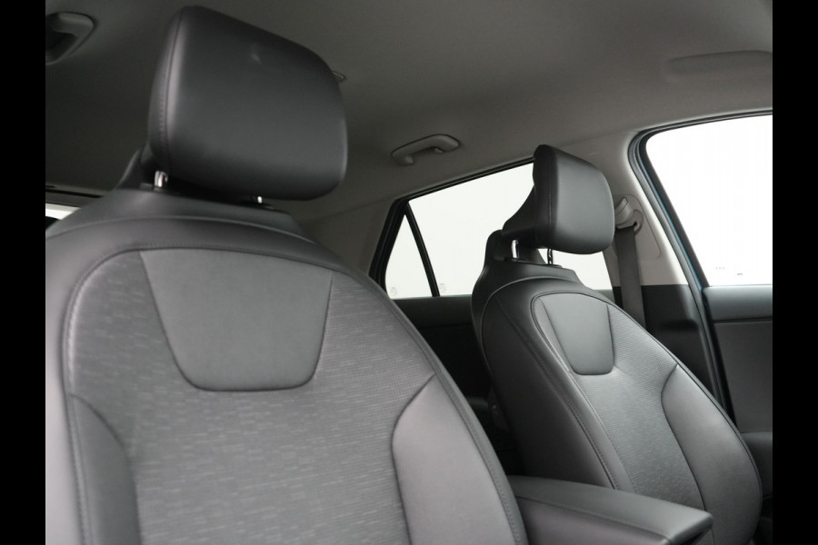 Kia Niro 1.6 GDi DynamicLine PHEV 182pk Dealer O.H. | Adaptive Cruise | Camera | Harman / Kardon | Lederen Sportstoelen & Stuur Verwarmd | Keyless | Blis | Sfeerverlichting | Apple Carplay | Navigatie | DAB | Plug In Hybrid |