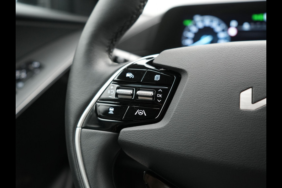 Kia Niro 1.6 GDi DynamicLine PHEV 182pk Dealer O.H. | Adaptive Cruise | Camera | Harman / Kardon | Lederen Sportstoelen & Stuur Verwarmd | Keyless | Blis | Sfeerverlichting | Apple Carplay | Navigatie | DAB | Plug In Hybrid |
