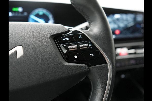 Kia Niro 1.6 GDi DynamicLine PHEV 182pk Dealer O.H. | Adaptive Cruise | Camera | Harman / Kardon | Lederen Sportstoelen & Stuur Verwarmd | Keyless | Blis | Sfeerverlichting | Apple Carplay | Navigatie | DAB | Plug In Hybrid |