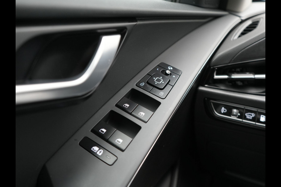 Kia Niro 1.6 GDi DynamicLine PHEV 182pk Dealer O.H. | Adaptive Cruise | Camera | Harman / Kardon | Lederen Sportstoelen & Stuur Verwarmd | Keyless | Blis | Sfeerverlichting | Apple Carplay | Navigatie | DAB | Plug In Hybrid |