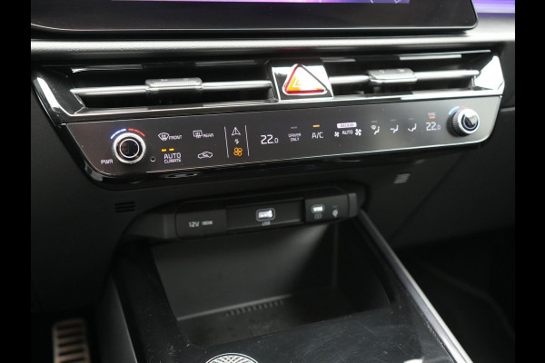 Kia Niro 1.6 GDi DynamicLine PHEV 182pk Dealer O.H. | Adaptive Cruise | Camera | Harman / Kardon | Lederen Sportstoelen & Stuur Verwarmd | Keyless | Blis | Sfeerverlichting | Apple Carplay | Navigatie | DAB | Plug In Hybrid |