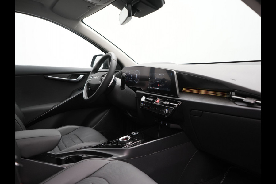 Kia Niro EV DynamicPlusLine 64.8 kWh 204pk | Panodak | Head Up | Adaptive Cruise | Camera | Lederen Sportstoelen & Stuur Verwarmd | Keyless | Blis | Sfeerverlichting | Apple Carplay | Navigatie | DAB |