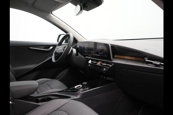 Kia Niro EV DynamicPlusLine 64.8 kWh 204pk | Panodak | Head Up | Adaptive Cruise | Camera | Lederen Sportstoelen & Stuur Verwarmd | Keyless | Blis | Sfeerverlichting | Apple Carplay | Navigatie | DAB |