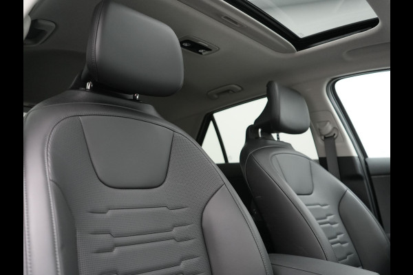 Kia Niro EV DynamicPlusLine 64.8 kWh 204pk | Panodak | Head Up | Adaptive Cruise | Camera | Lederen Sportstoelen & Stuur Verwarmd | Keyless | Blis | Sfeerverlichting | Apple Carplay | Navigatie | DAB |