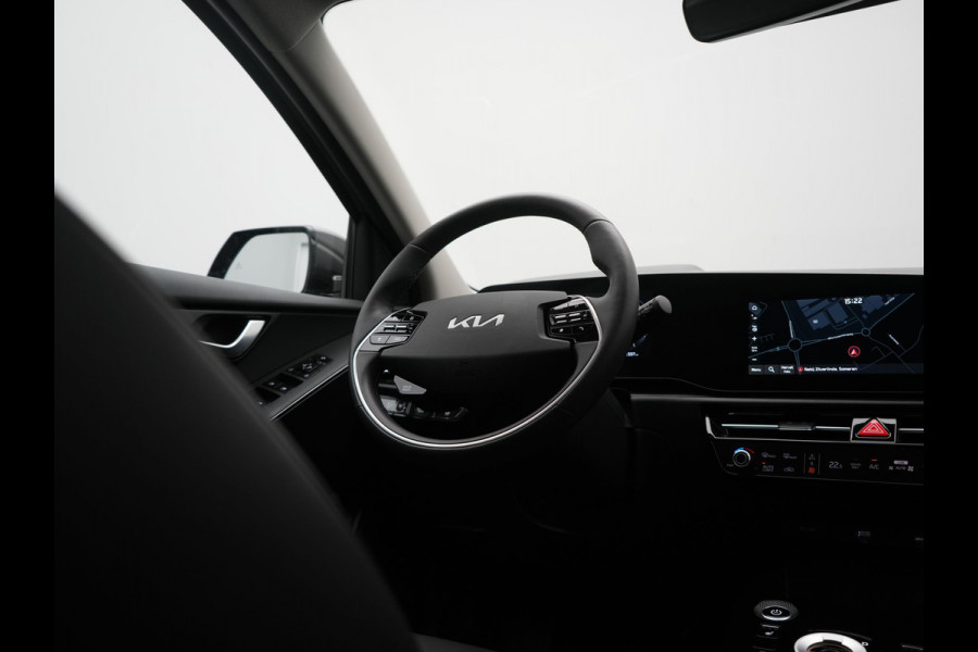Kia Niro EV DynamicPlusLine 64.8 kWh 204pk | Panodak | Head Up | Adaptive Cruise | Camera | Lederen Sportstoelen & Stuur Verwarmd | Keyless | Blis | Sfeerverlichting | Apple Carplay | Navigatie | DAB |