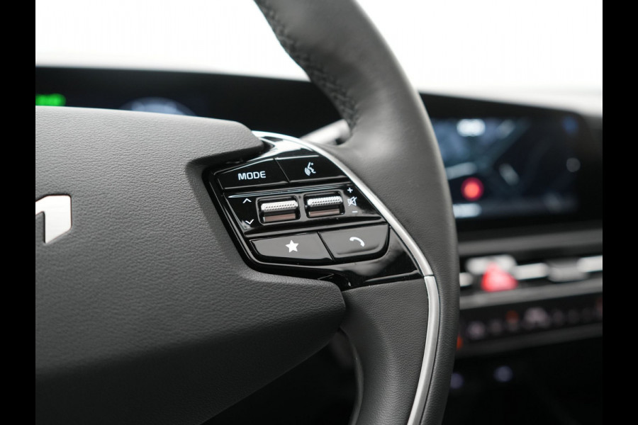 Kia Niro EV DynamicPlusLine 64.8 kWh 204pk | Panodak | Head Up | Adaptive Cruise | Camera | Lederen Sportstoelen & Stuur Verwarmd | Keyless | Blis | Sfeerverlichting | Apple Carplay | Navigatie | DAB |