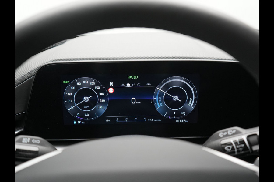 Kia Niro EV DynamicPlusLine 64.8 kWh 204pk | Panodak | Head Up | Adaptive Cruise | Camera | Lederen Sportstoelen & Stuur Verwarmd | Keyless | Blis | Sfeerverlichting | Apple Carplay | Navigatie | DAB |