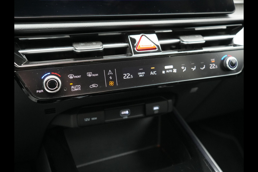 Kia Niro EV DynamicPlusLine 64.8 kWh 204pk | Panodak | Head Up | Adaptive Cruise | Camera | Lederen Sportstoelen & Stuur Verwarmd | Keyless | Blis | Sfeerverlichting | Apple Carplay | Navigatie | DAB |