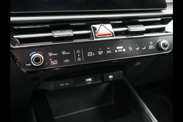 Kia Niro EV DynamicPlusLine 64.8 kWh 204pk | Panodak | Head Up | Adaptive Cruise | Camera | Lederen Sportstoelen & Stuur Verwarmd | Keyless | Blis | Sfeerverlichting | Apple Carplay | Navigatie | DAB |