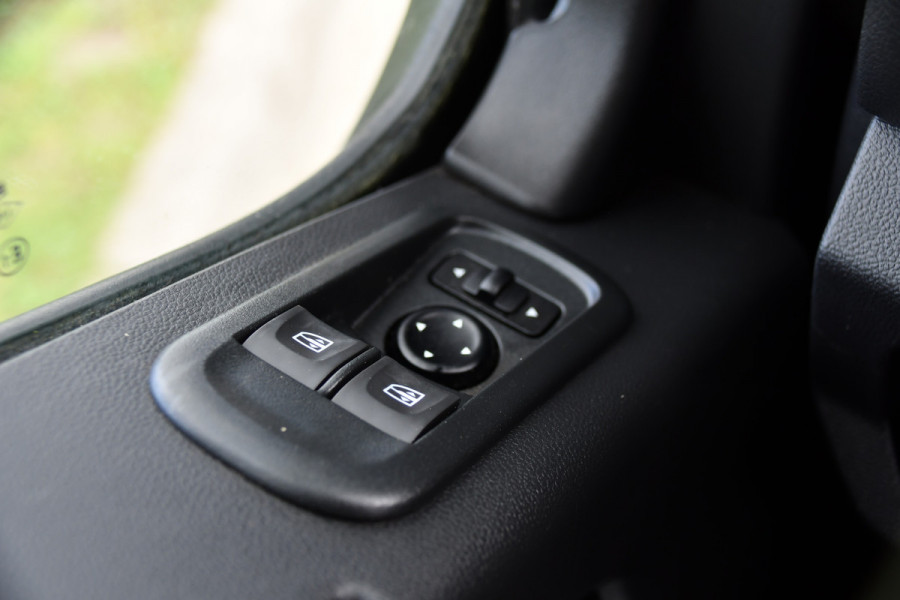 Renault Master T35 2.3 dCi 150 L2H2 PB Edition Camera, Cruise, LED, 150pk, Multimedia, LED, Trekhaak, NAVI, Uniek!