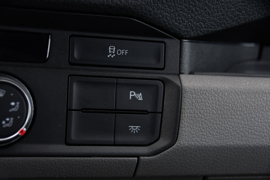 Volkswagen Crafter 35 2.0 TDI L3H3 Black Edition Camera, Cruise, Carplay, 177pk, Multimedia, Geveerde stoel, Uniek!