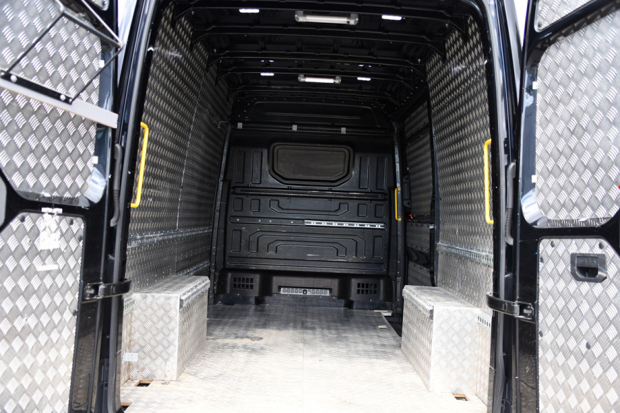 Volkswagen Crafter 35 2.0 TDI L3H3 Black Edition Camera, Cruise, Carplay, 177pk, Multimedia, Geveerde stoel, Uniek!