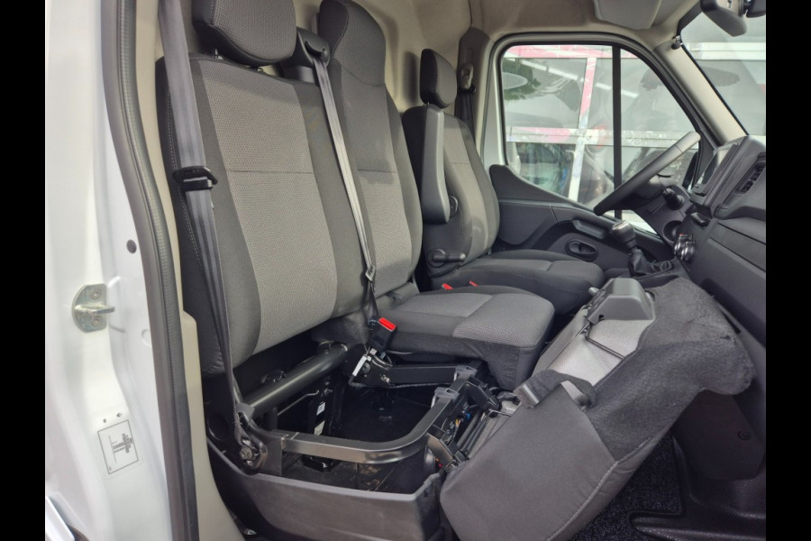 Renault Master L2H2 2,3 dci 135 Pk Euro 6 35.693 Km!! PDC Camera Navi 2500 Kg Trekgewicht