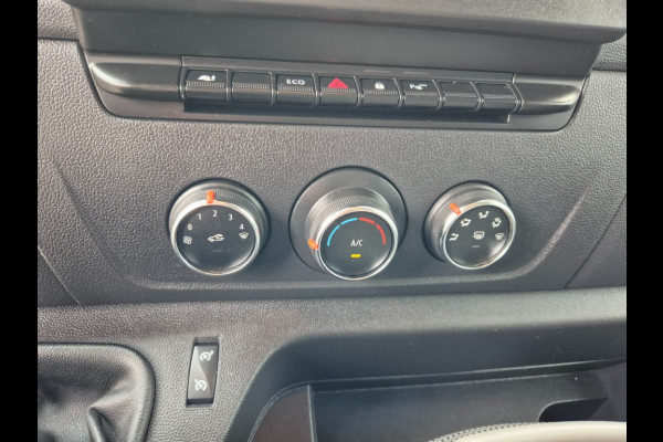 Renault Master L2H2 2,3 dci 135 Pk Euro 6 35.693 Km!! PDC Camera Navi 2500 Kg Trekgewicht
