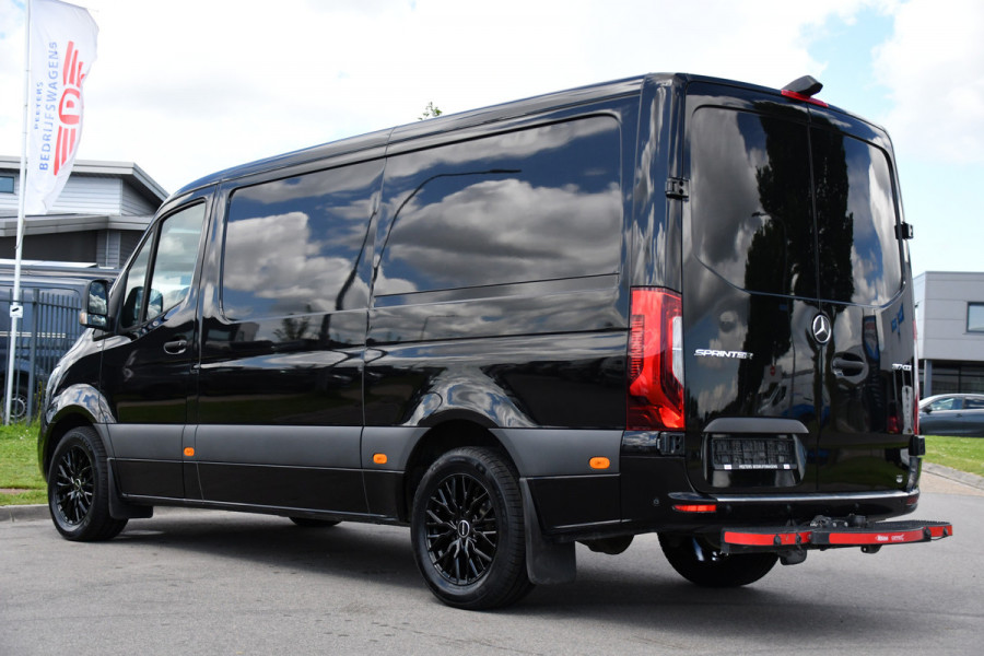 Mercedes-Benz Sprinter 317 1.9 CDI L2H1 RWD Black Edition Adaptieve Cruise, Camera, LED, Carplay, 3500kg Trekhaak, Stoelverwarming, Standkachel, Softclose, Automaat, Uniek!
