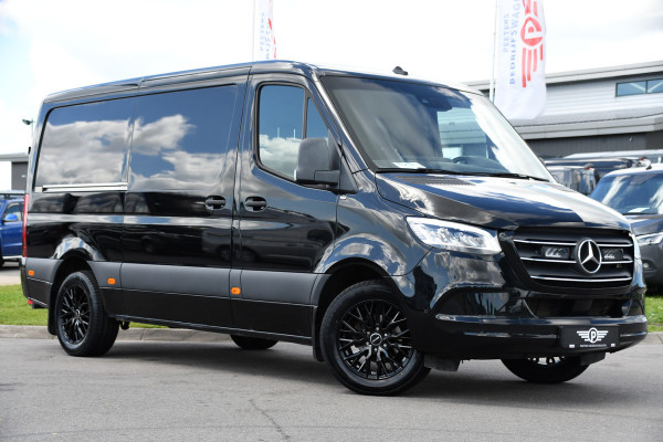 Mercedes-Benz Sprinter 317 1.9 CDI L2H1 RWD Black Edition Adaptieve Cruise, Camera, LED, Carplay, 3500kg Trekhaak, Stoelverwarming, Standkachel, Softclose, Automaat, Uniek!