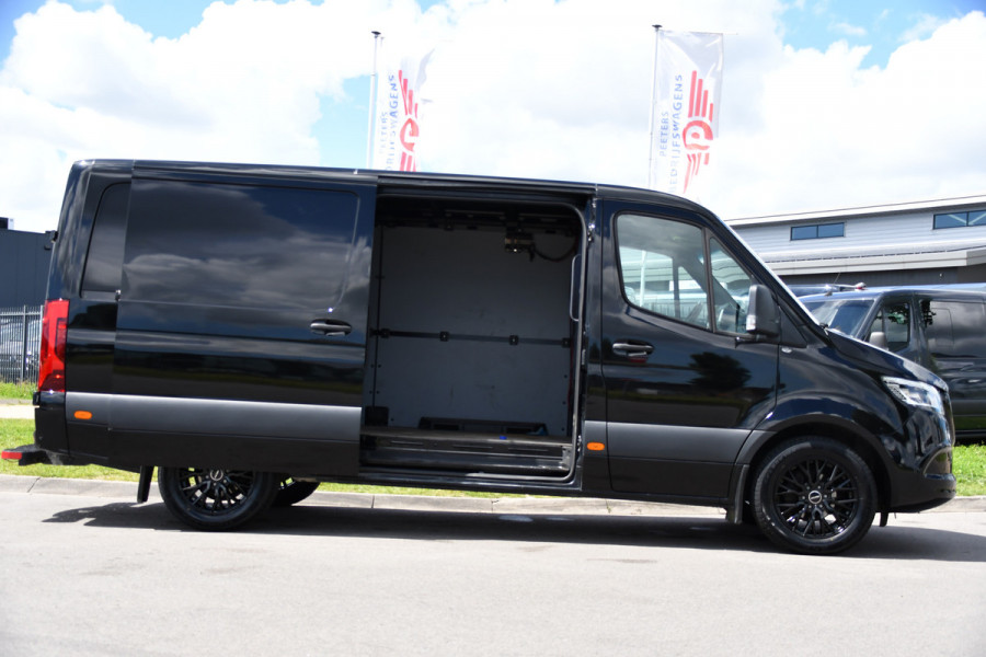 Mercedes-Benz Sprinter 317 1.9 CDI L2H1 RWD Black Edition Adaptieve Cruise, Camera, LED, Carplay, 3500kg Trekhaak, Stoelverwarming, Standkachel, Softclose, Automaat, Uniek!