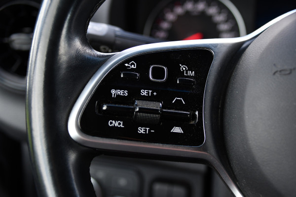Mercedes-Benz Sprinter 317 1.9 CDI L2H1 RWD Black Edition Adaptieve Cruise, Camera, LED, Carplay, 3500kg Trekhaak, Stoelverwarming, Standkachel, Softclose, Automaat, Uniek!