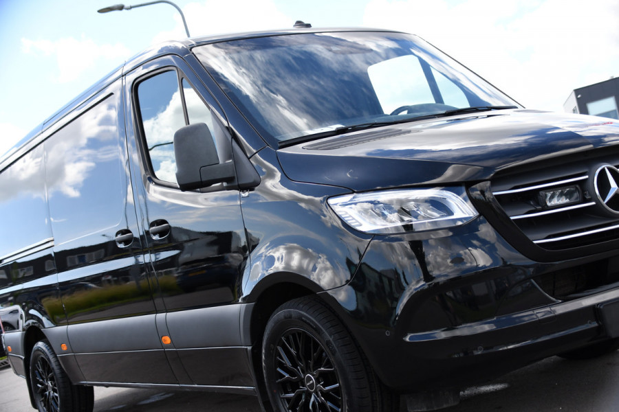 Mercedes-Benz Sprinter 317 1.9 CDI L2H1 RWD Black Edition Adaptieve Cruise, Camera, LED, Carplay, 3500kg Trekhaak, Stoelverwarming, Standkachel, Softclose, Automaat, Uniek!