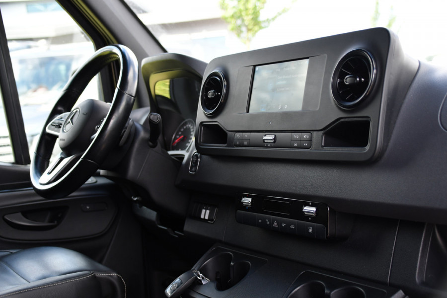 Mercedes-Benz Sprinter 317 1.9 CDI L2H1 RWD Black Edition Adaptieve Cruise, Camera, LED, Carplay, 3500kg Trekhaak, Stoelverwarming, Standkachel, Softclose, Automaat, Uniek!