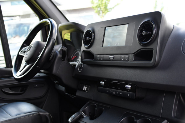Mercedes-Benz Sprinter 317 1.9 CDI L2H1 RWD Black Edition Adaptieve Cruise, Camera, LED, Carplay, 3500kg Trekhaak, Stoelverwarming, Standkachel, Softclose, Automaat, Uniek!