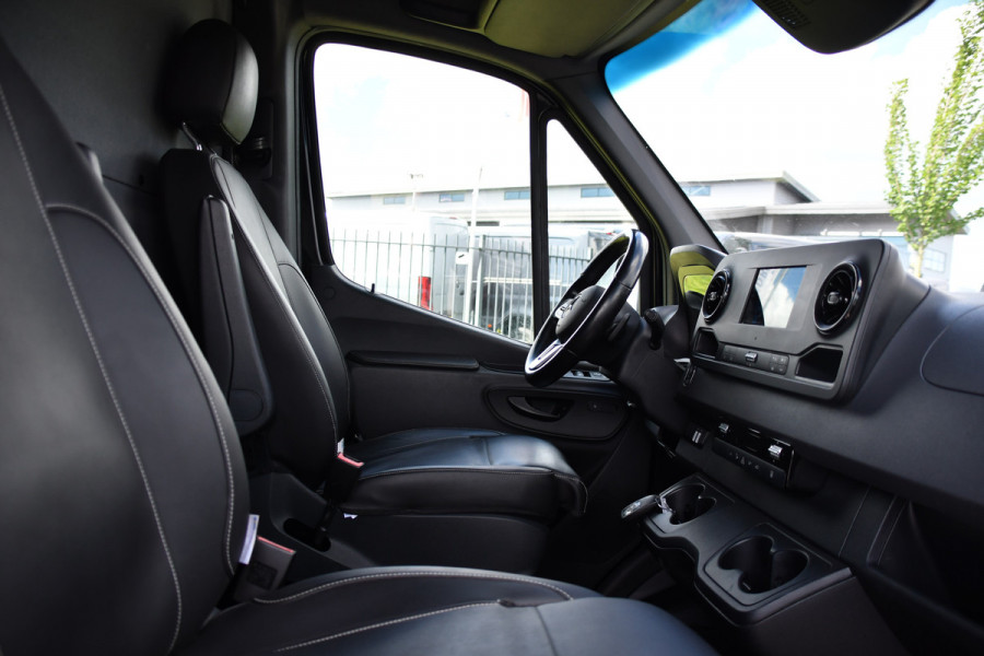 Mercedes-Benz Sprinter 317 1.9 CDI L2H1 RWD Black Edition Adaptieve Cruise, Camera, LED, Carplay, 3500kg Trekhaak, Stoelverwarming, Standkachel, Softclose, Automaat, Uniek!