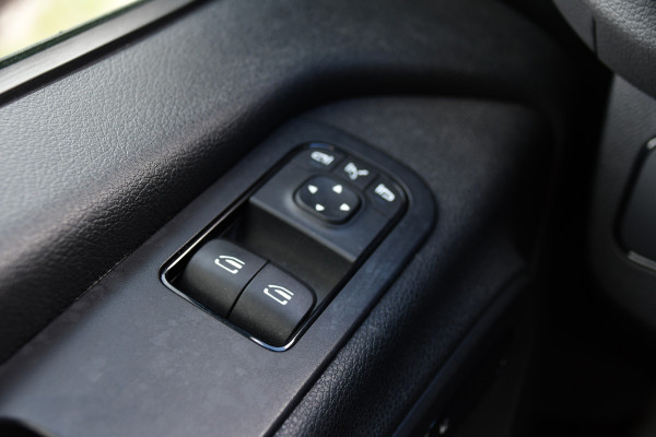 Mercedes-Benz Sprinter 317 1.9 CDI L2H1 RWD Black Edition Adaptieve Cruise, Camera, LED, Carplay, 3500kg Trekhaak, Stoelverwarming, Standkachel, Softclose, Automaat, Uniek!
