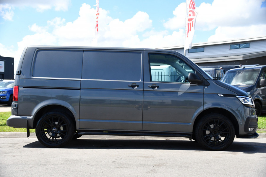Volkswagen Transporter 2.0 TDI L1H1 30 Bulli Edition Adaptieve Cruise, Camera, Carplay, LED, Stoelverwarming, Standkachel, 150pk, Trekhaak, Uniek!