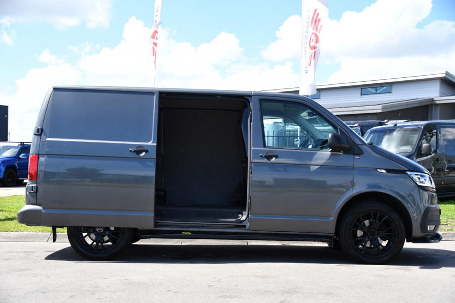 Volkswagen Transporter 2.0 TDI L1H1 30 Bulli Edition Adaptieve Cruise, Camera, Carplay, LED, Stoelverwarming, Standkachel, 150pk, Trekhaak, Uniek!