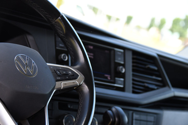 Volkswagen Transporter 2.0 TDI L1H1 30 Bulli Edition Adaptieve Cruise, Camera, Carplay, LED, Stoelverwarming, Standkachel, 150pk, Trekhaak, Uniek!