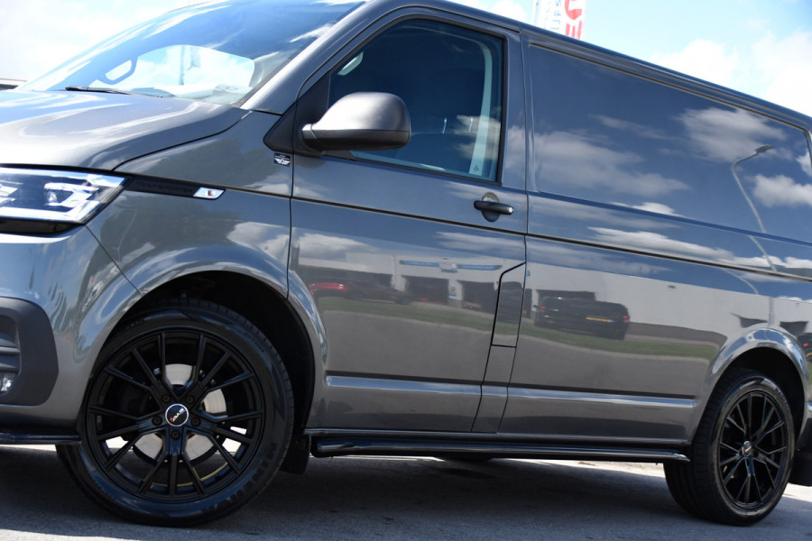 Volkswagen Transporter 2.0 TDI L1H1 30 Bulli Edition Adaptieve Cruise, Camera, Carplay, LED, Stoelverwarming, Standkachel, 150pk, Trekhaak, Uniek!