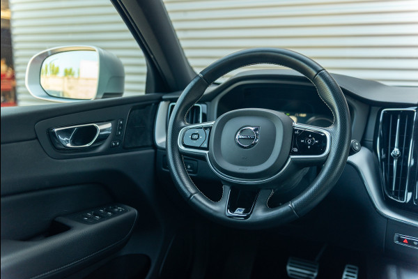 Volvo XC60 T8 Aut. R-Design 360camera Stoelverwarming 390pk