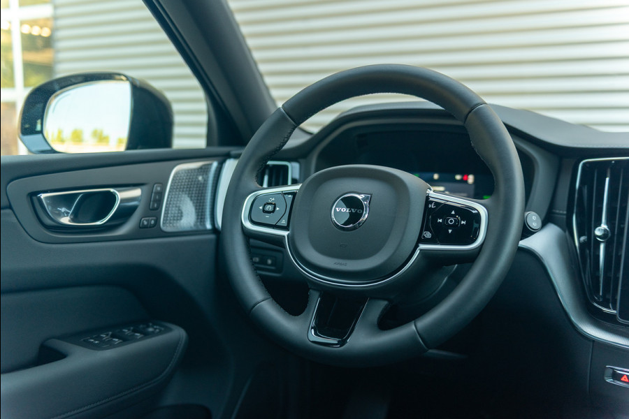 Volvo XC60 T6 Aut. Ultra Black Edition ACC Luchtvering 360camera Stoelverwarming 350pk