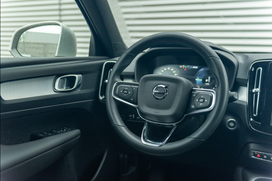 Volvo XC40 T4 Aut. Plug-in Hybrid Plus Bright Stoelverwarming Parkeercamera 211pk