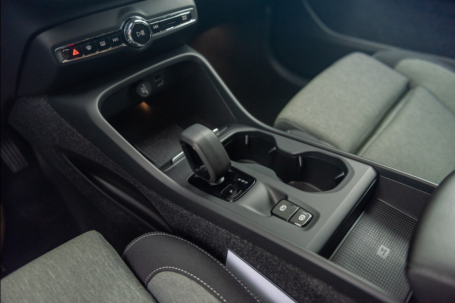 Volvo XC40 T4 Aut. Plug-in Hybrid Plus Bright Stoelverwarming Parkeercamera 211pk