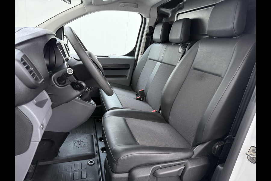 Opel Vivaro 2.0CDTI 123PK L2H1 3-Persoons Trekhaak 360°Camera Euro 6 Navi Airco Apple Carplay Android Auto Cruise Control Pdc Edition Dakdragers Betonplex vloer Inbouwkasten Regen-Lichtsensor 1e Eigenaar 2.500KG Trekgewicht Dealeronderhouden